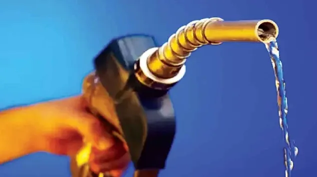 জ্বালানি তেলের দাম ৪০ শতাংশের বেশি বেড়েছে, গ্যাসের দাম প্রায় দ্বিগুণ